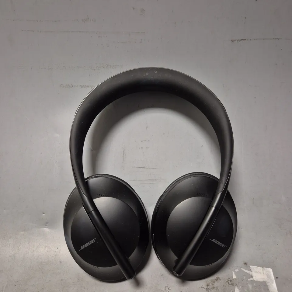 BOSE NOISE CANCELLING HEADPHONES 