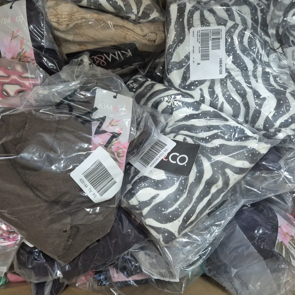 BOX OF APPROXIMATELY 20 ASSORTED CLOTHING AND FASHION ITEMS IN VARIOUS STYLES, SIZES, AND COLOURS, ETC - COLLECTION ONLY