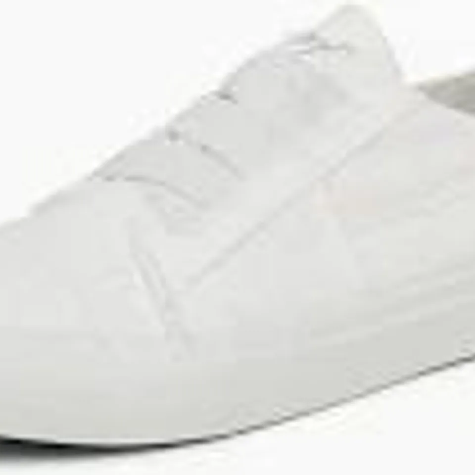 BOXED PAIR OF WOMENS BLOWFISH CANVAS SHOES IN WHITE - UK SIZE 6