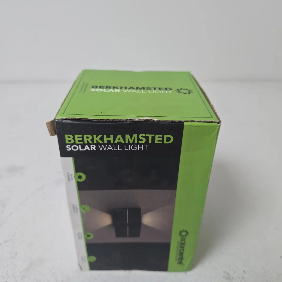 BERKHAMSTED SOLAR WALL LIGHT – OUTDOOR GARDEN LIGHTING