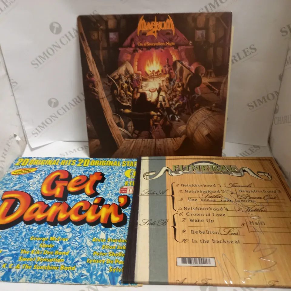 LOT OF 10 ASSORTED VINYL RECORDS, TO INCLUDE FLEETWOOD MAC RUMOURS, AMY WINEHOUSE BACK TO BLACK, LEGEND THE BEST OF BOB MARLEY AND THE WAILERS, ETC