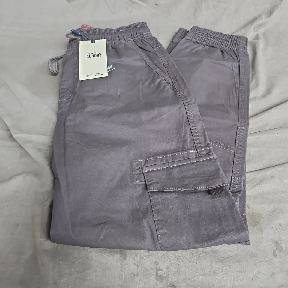 TOKYO LAUNDRY LANCE TROUSERS IN ASPHALT GREY SIZE L/W34