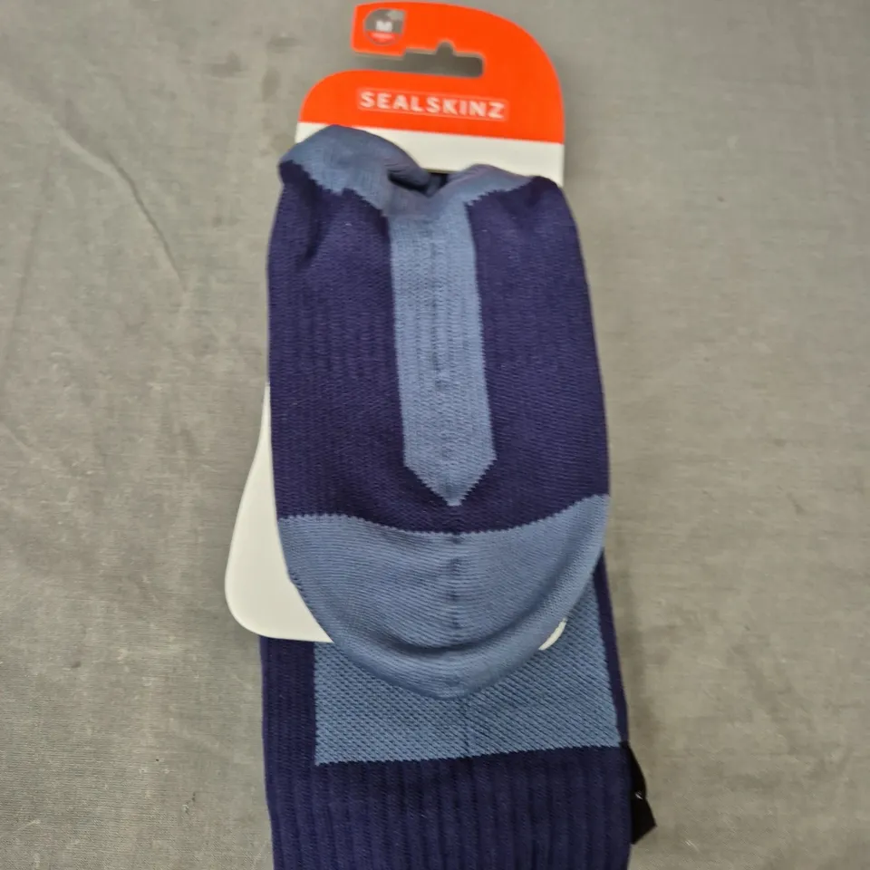 SEALSKINZ RUNTON WATERPROOF COLD WEATHER MID LENGHT SOCKS - SIZE M 