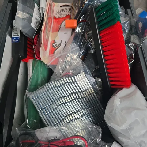 SMALL BOX OF ASSORTED CAR ITAMES TO INCLUDE - TOOLS - CABLES - WHEEL WEIGHTS 