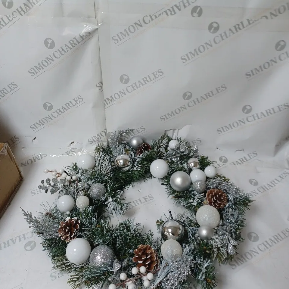 HOME REFLECTIONS PRE-LIT WREATH 