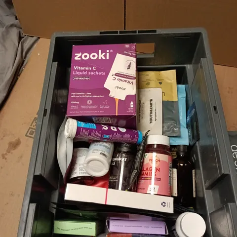 TOTE OF APPROXIMATELY 15 ASSORTED VITAMINS AND DIETARY SUPPLEMENTS TO INCLUDE: NUTITION GEEKS LIONS MANE  
