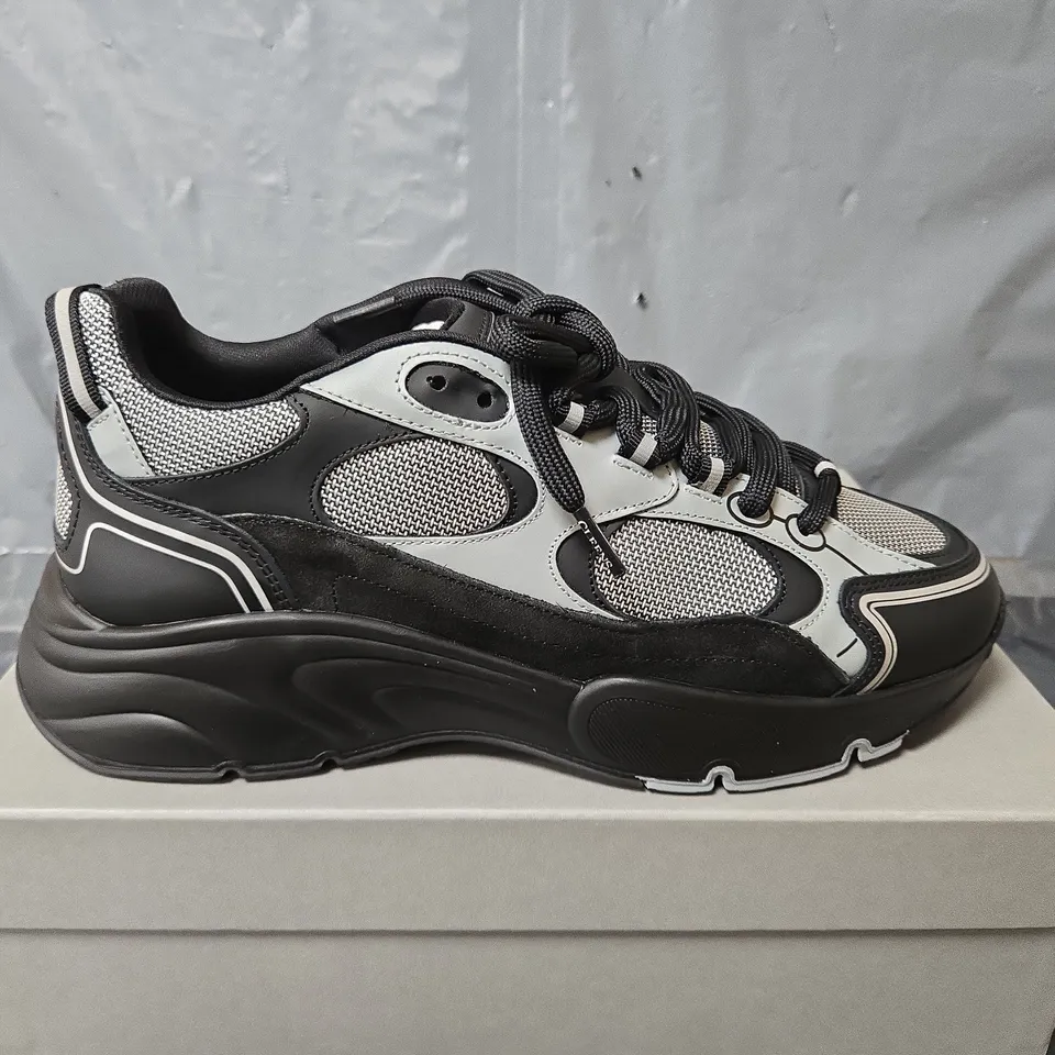 BOXED PAIR OF CLEENS PULSE RUNNER SILVER BULLET TRAINERS - UK 9