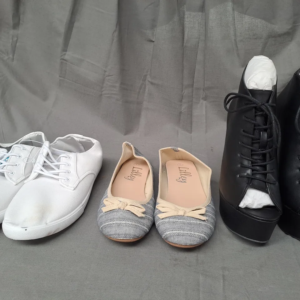 BOX OF APPROXIMATELY 10 ASSORTED PAIRS OF SHOES IN VARIOUS COLOURS, STYLES, AND SIZES