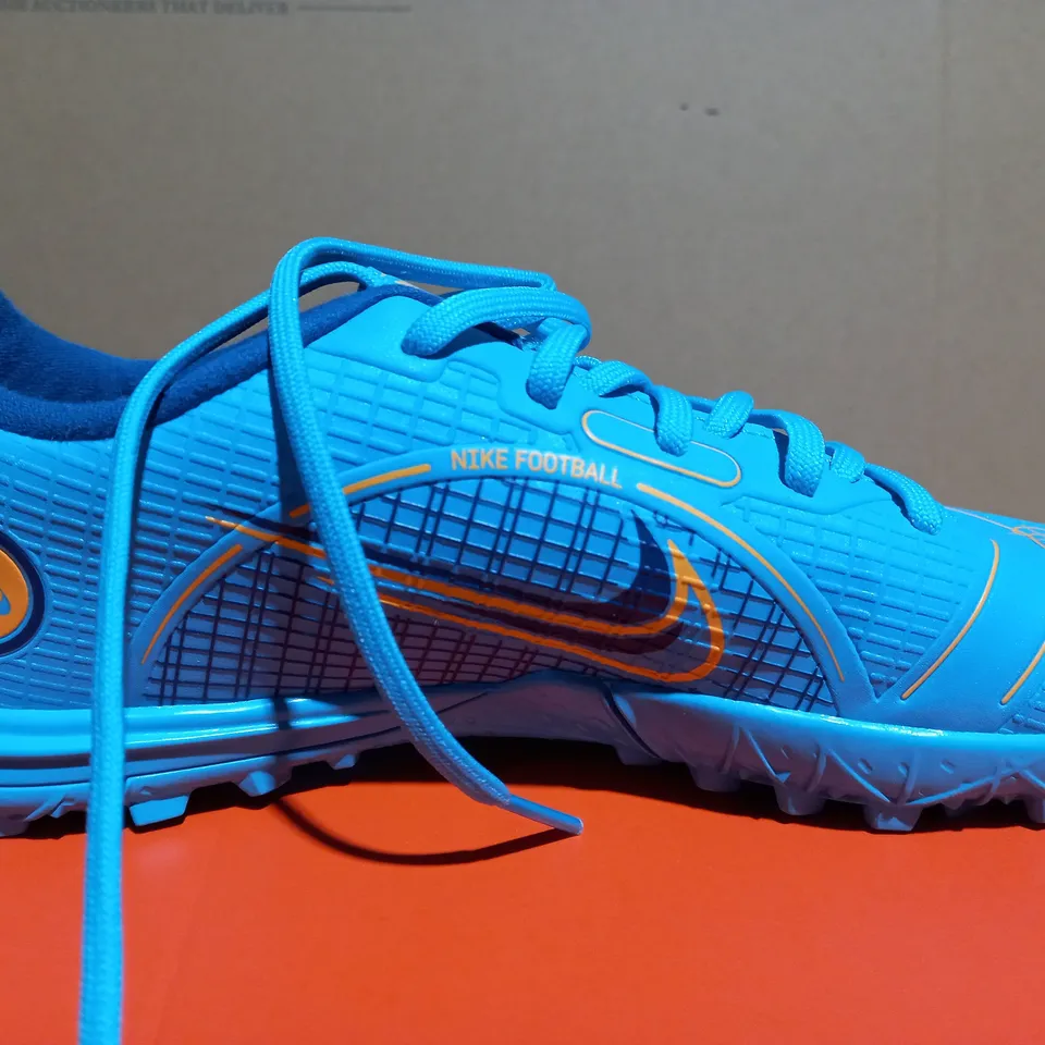 NIKE DJ2863-484 JR VAPOR 14 ACADEMY TF KIDS TRAINERS - SIZE 2.5