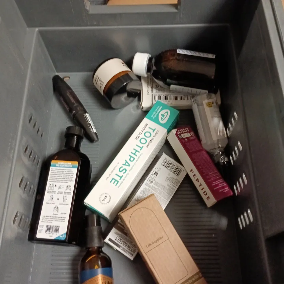 APPROXIMATEY 20 ASSORTED HEALTH AND BEAUTY PRODUCTS TO INCLUDE - NIVEA SUN LOTION - NATURE SPELL ROSEMARY HAIR OIL AND L'OREAL PORE MINIMIZER