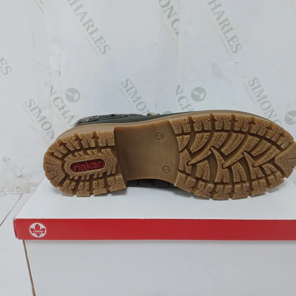 BOXED PAIR OF RIEKER CUFF DETAIL WATER RESISTANT BOOTS IN GREEN SIZE 6.5 