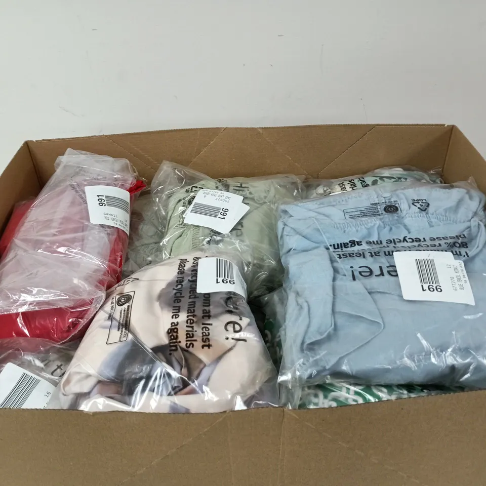 BOX OF APPROXIMATELY 18 ASSORTED CLOTHING ITEMS OF VARIOUS STYLES AND SIZES TO INCLUDE SHIRT DRESS, SAGE JERSEY, BLUE MIDAXI ETC