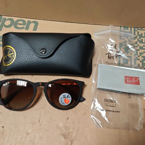 PAIR OF RAY BAN POLARISED BROWN FRAMED GLASSES IN CARRY CASE