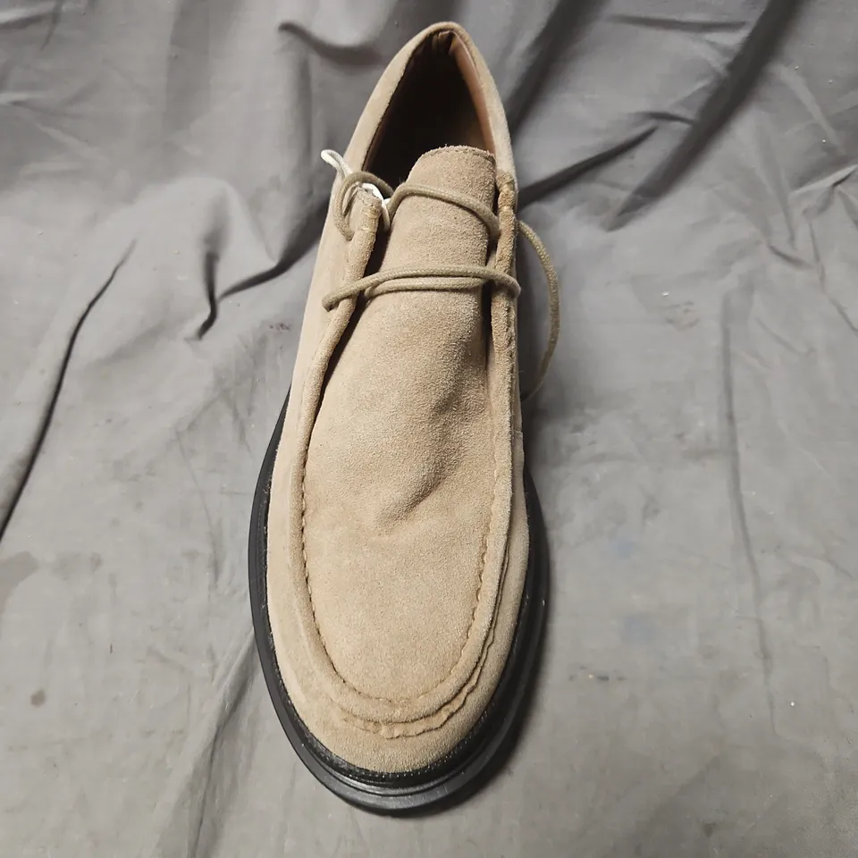 SKOVDE BEIGE SUEDE LACE-UP SHOES – UK 10
