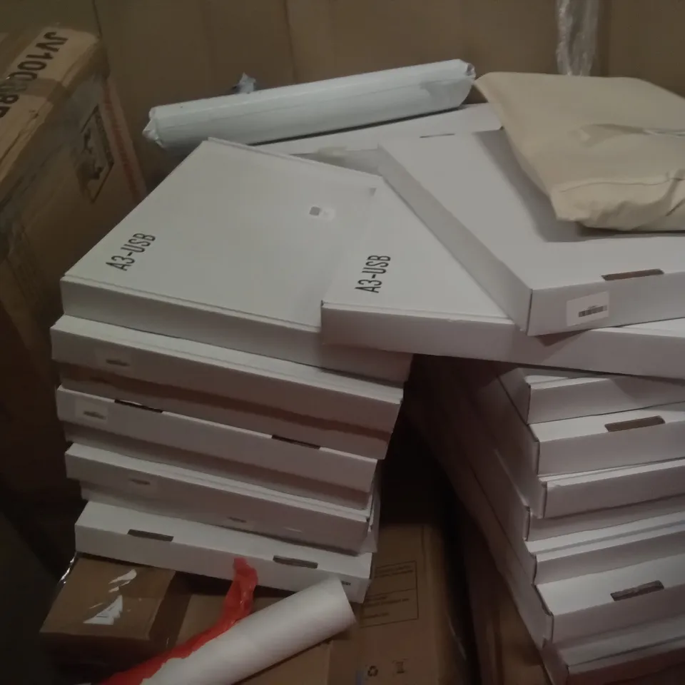 PALLET OF ASSORTED ITEMS INCLUDING LED METEOR LIGHT, JUDGE MARBLE OBLONG PLATTER, TACOBEAR BUBBLE TOY, A3 DIAMOND PAINTING KITS