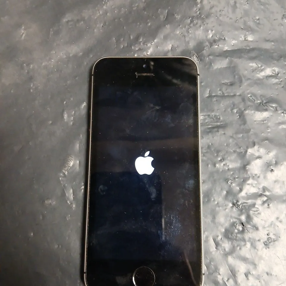 APPLE IPHONE SE (2016) – SILVER