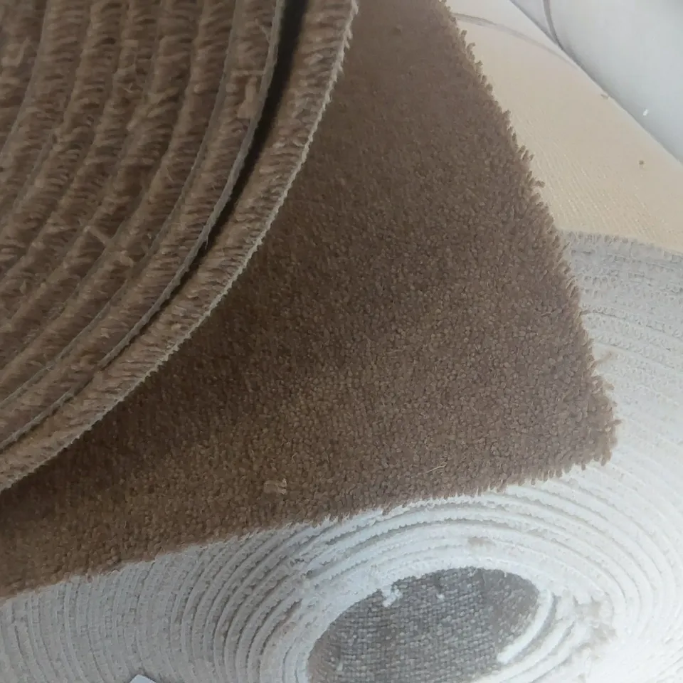 ROLL OF QUALITY ROSEDALE KNOTTSIDE CARPET - APPROXIMATELY 5 x 30m