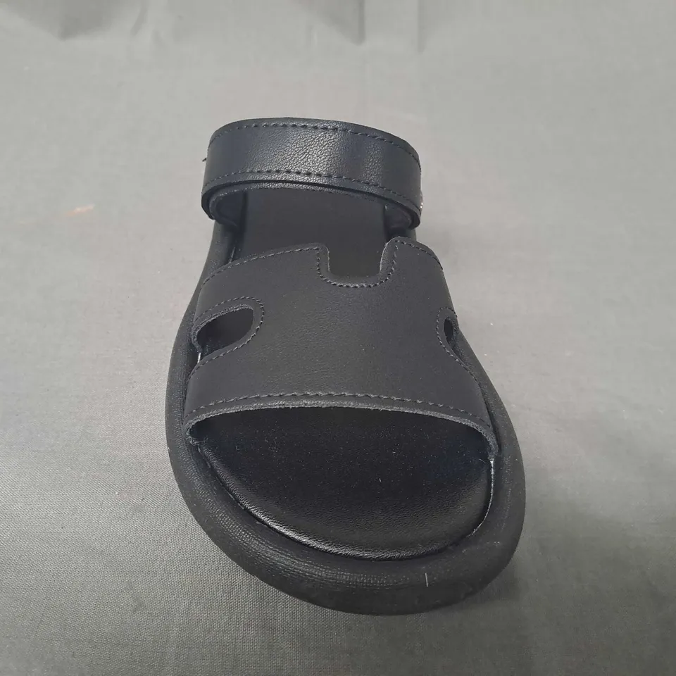 BOXED PAIR OF DESIGNER OPEN TOE SANDALS IN BLACK EU SIZE 32