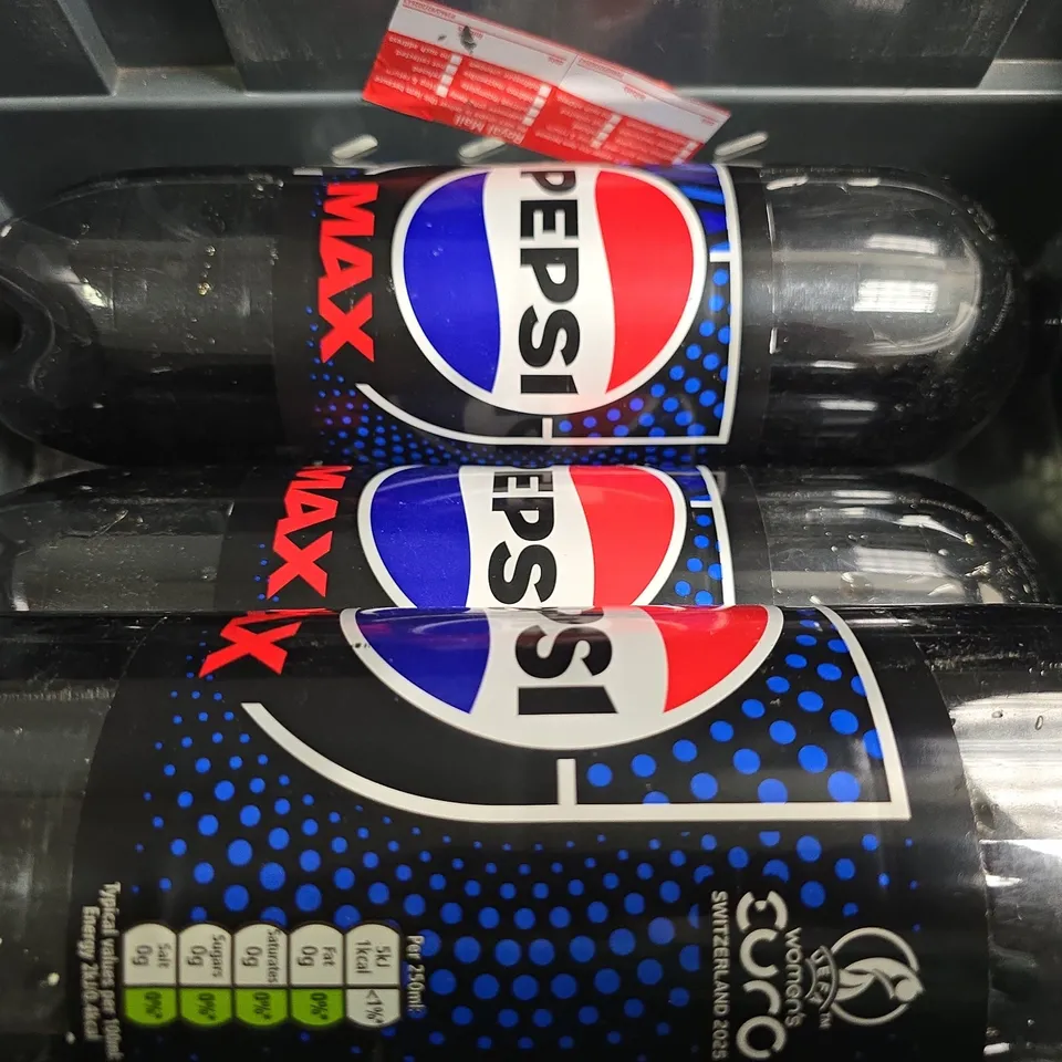 APPROXIMATELY 6 ASSORTED DRINKS ITEMS TO INCLUDE - PEPSI MAX , GRIND HOUSE BLEND DECAF GROUND , DIET COKE 