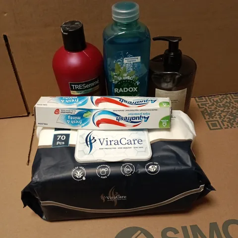 APPROXIMATELY 15 ASSORTED HEALTH & BEAUTY PRODUCTS TO INCLUDE FULL BODY WET WIPES, RADOX MUSCLE SOAK, TRESEMME SHAMPOO, ETC - COLLECTION ONLY