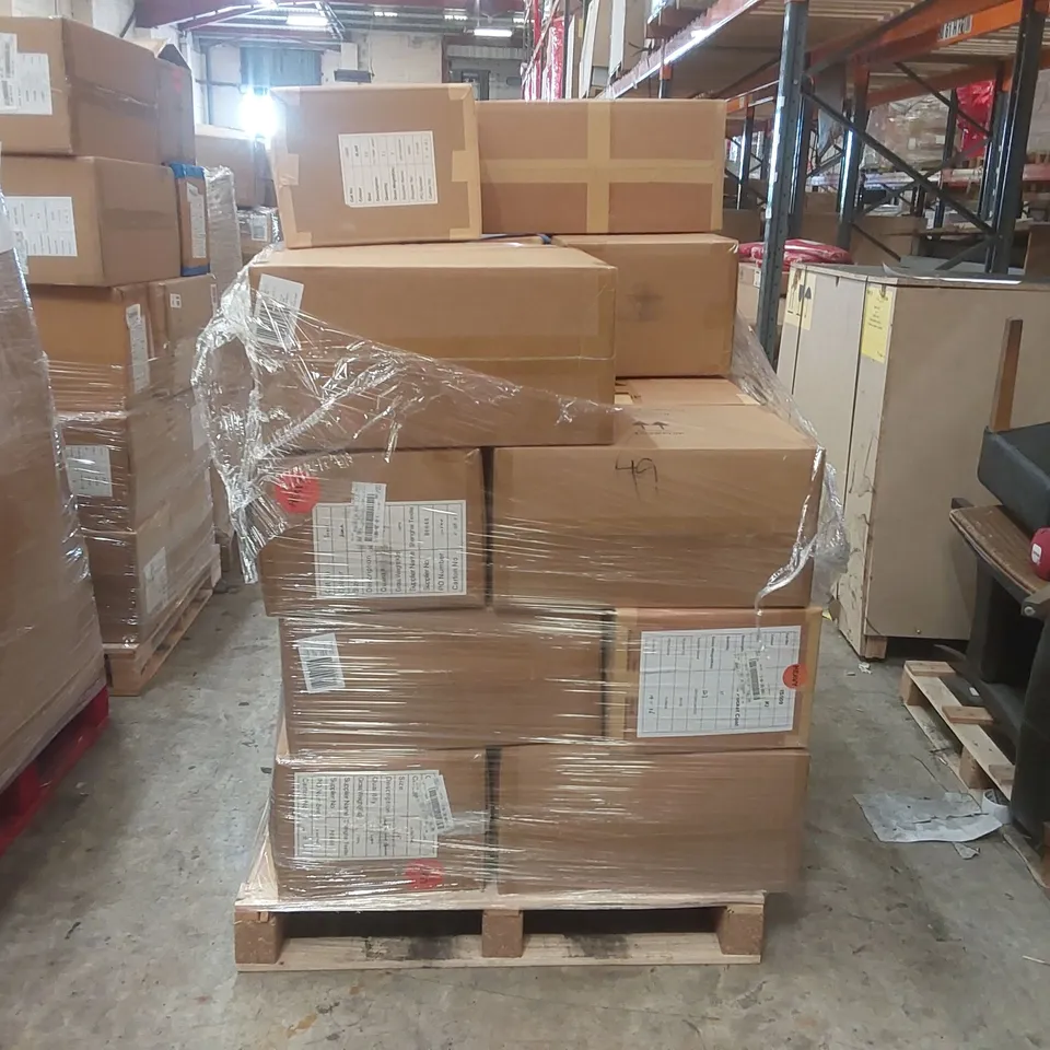 PALLET CONTAINING APPROXIMATELY 170x BRAND NEW ASSORTED DESIGNER CLOTHING ITEMS INCLUDING: ASSORTED SIMPLY BE JACKETS ECT