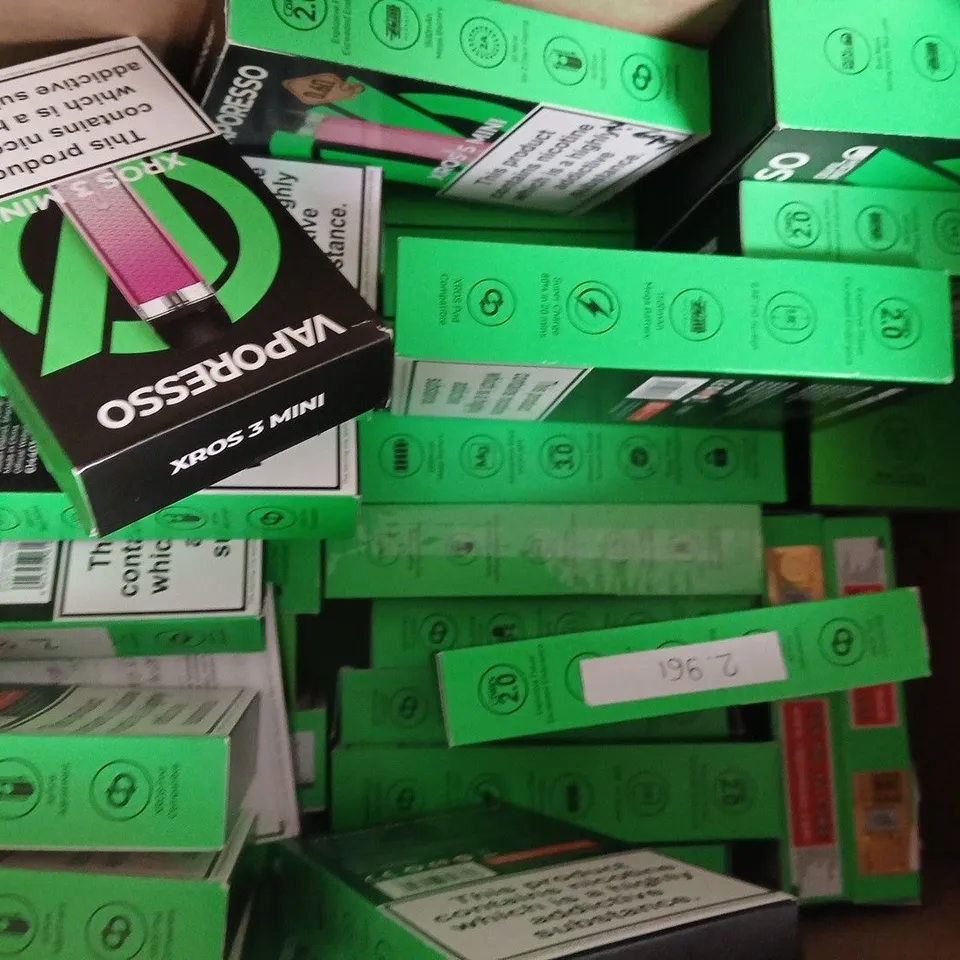 APPROXIAMTELY 20 ASSORTED VAPING PRODUCTS TO INCLUDE VAPORESSO, ETC - COLLECTION ONLY