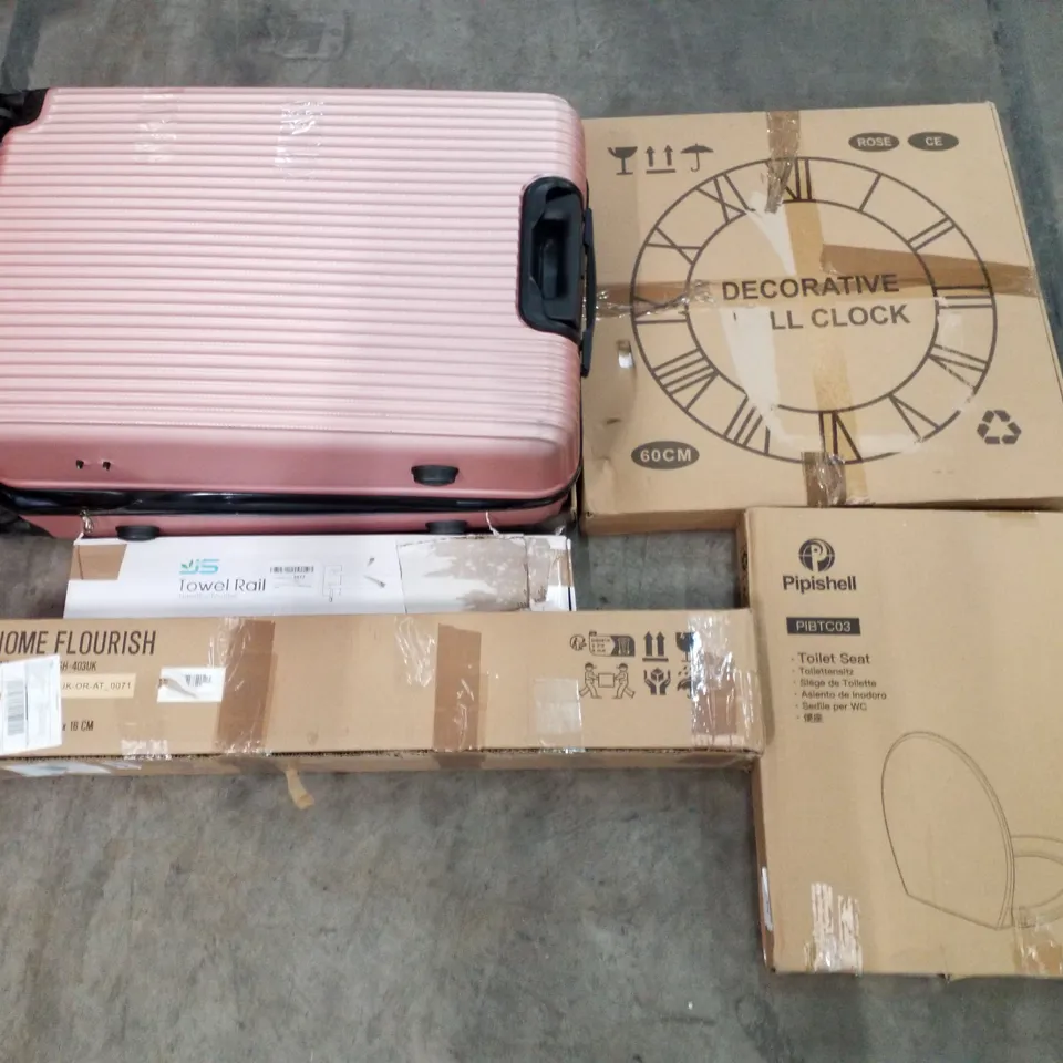 PALLET OF ASSORTED PRODUCTS INCLUDING WALL CLOCK, TOILET SEAT, SUITCASE, TOWEL RAIL, TREE HOME DECOR
