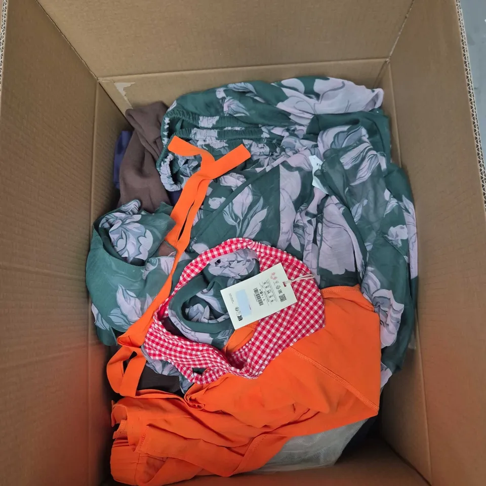 BOX OF APPROXIMATELY 25 ASSORTED CLOTHING ITEMS TO INCLUDE: ZARA BROWN JOGGERS