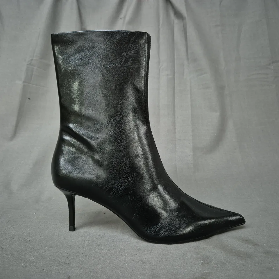 PAIR OF ZARA POINTED TOE HEELED ANKLE BOOTS IN BLACK EU SIZE 38