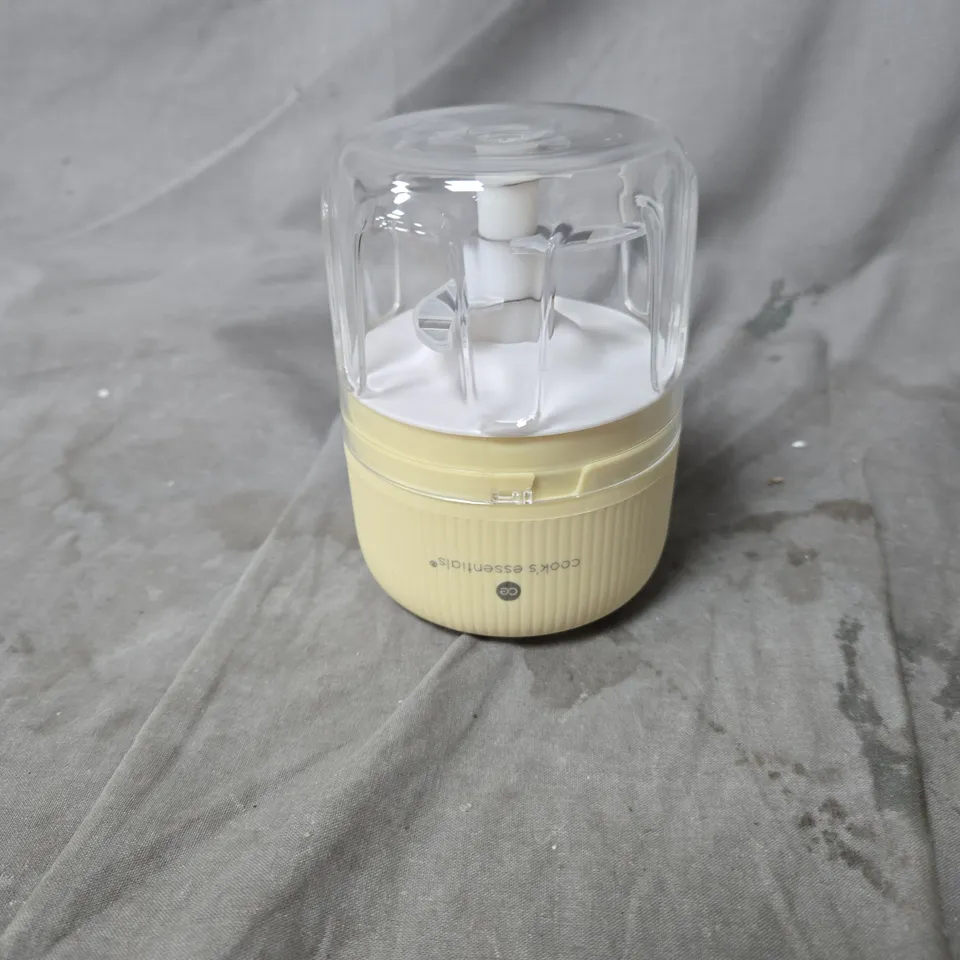 BOX OF APPROXIMATELY 20 HOUSEHOLD ITEMS INCLUDING: 2 CHRISTMAS DECORATIONS, SMALL SHREDDER AND OMBRE CUPS