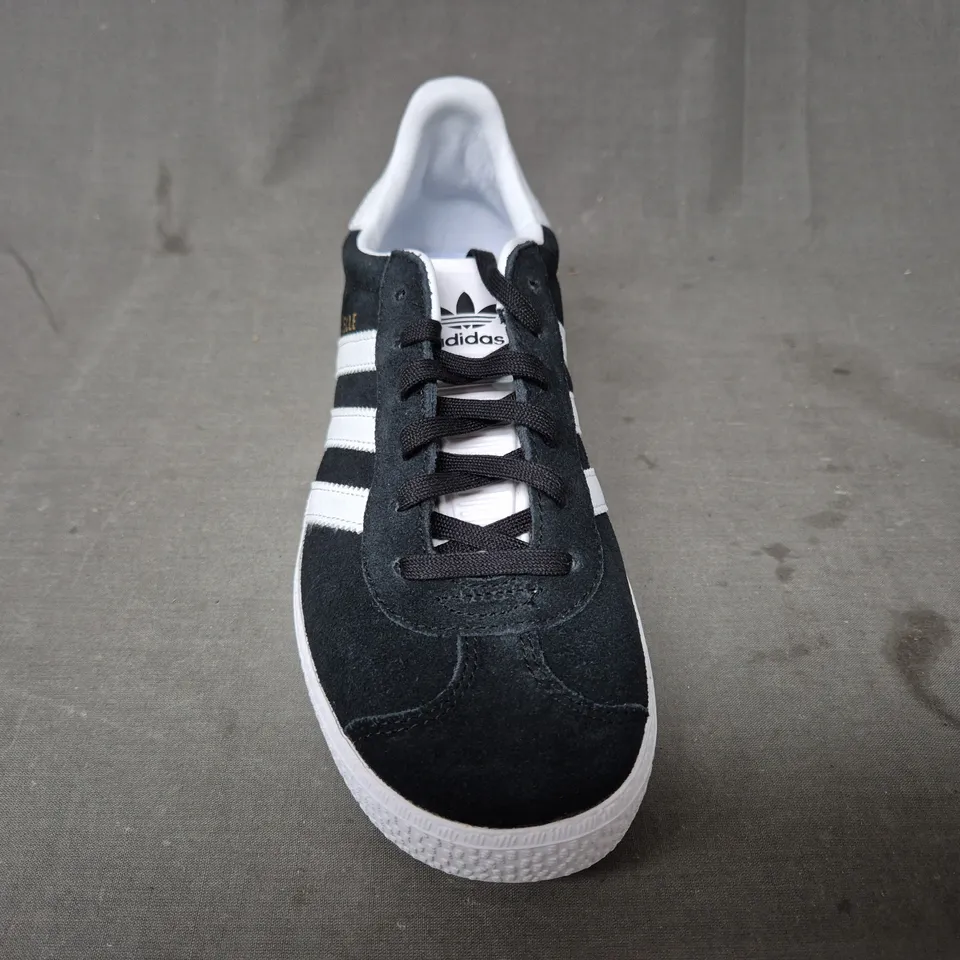 BOXED PAIR OF ADIDAS KID'S GAZELLE SHOES IN BLACK/WHITE UK SIZE 5