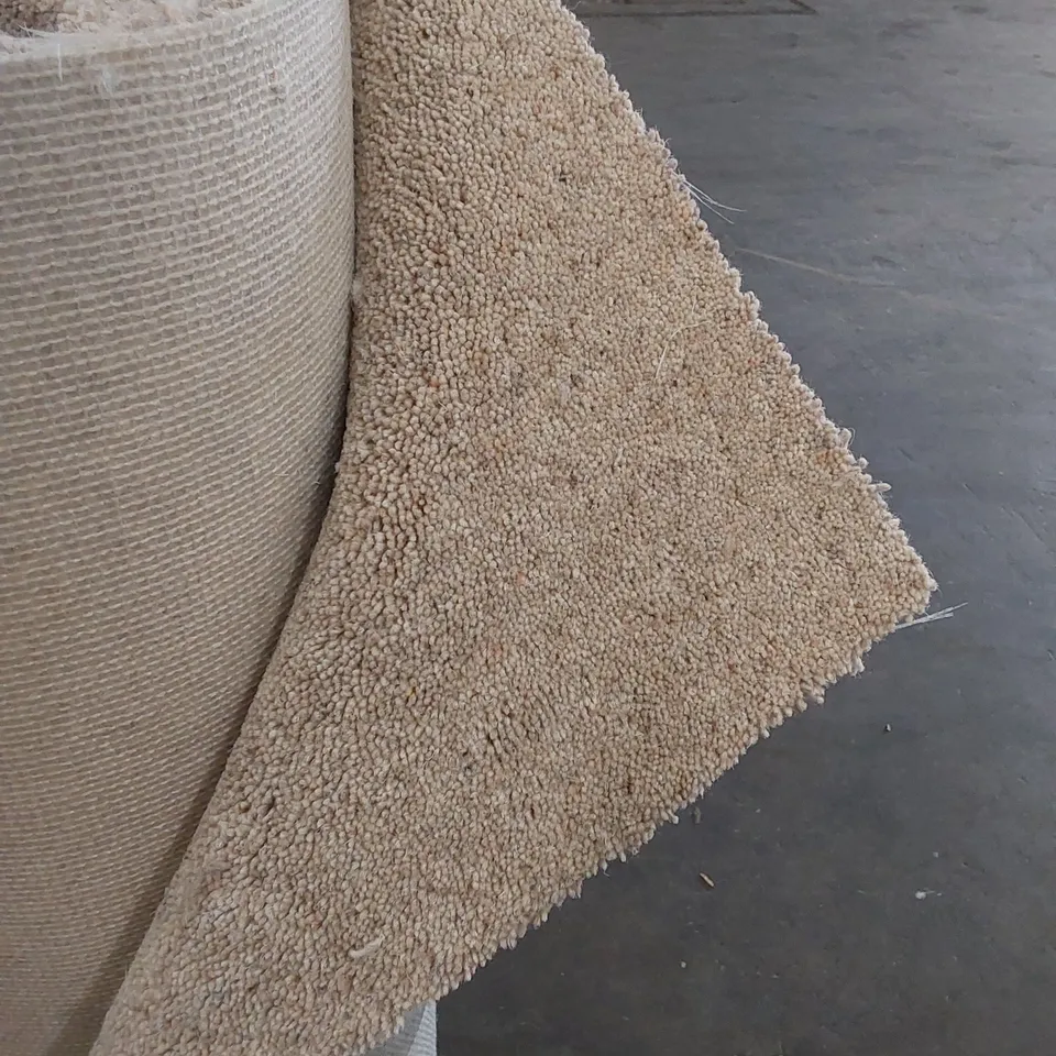 ROLL OF QUALITY DIMENSION BERBER CLEVELAND WAY CARPET // SIZE: 0.7m X UNSPECIFIED 