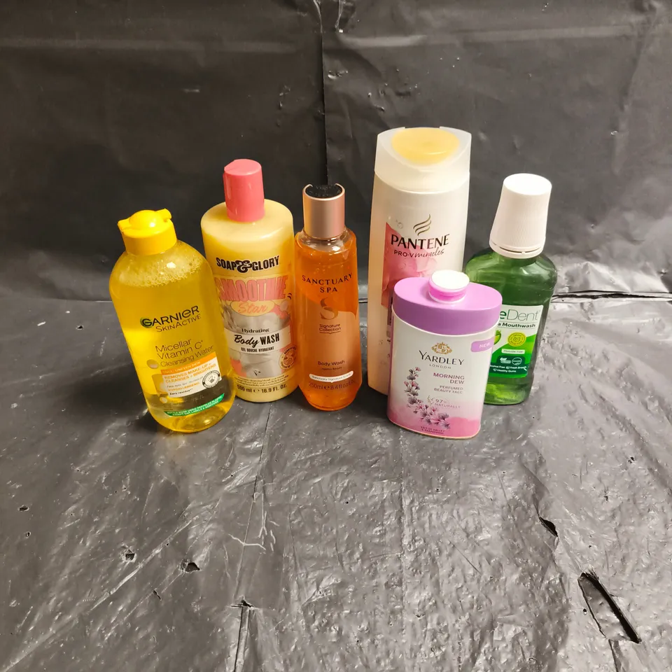 APPROXIMATEY 20 ASSORTED HEALTH AND BEAUTY PRODUCTS TO INCLUDE - PANTENE THICKENING SHAMPOO - SOAP & GLORY BODY WASH - SANCTUARY SPA BODY WASH - ETC