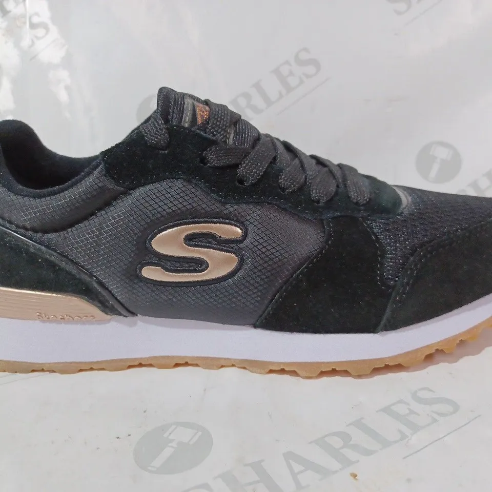 BOXED PAIR OF SKECHERS ORIGINAL SHOES IN BLACK/ROSE GOLD UK SIZE 5.5