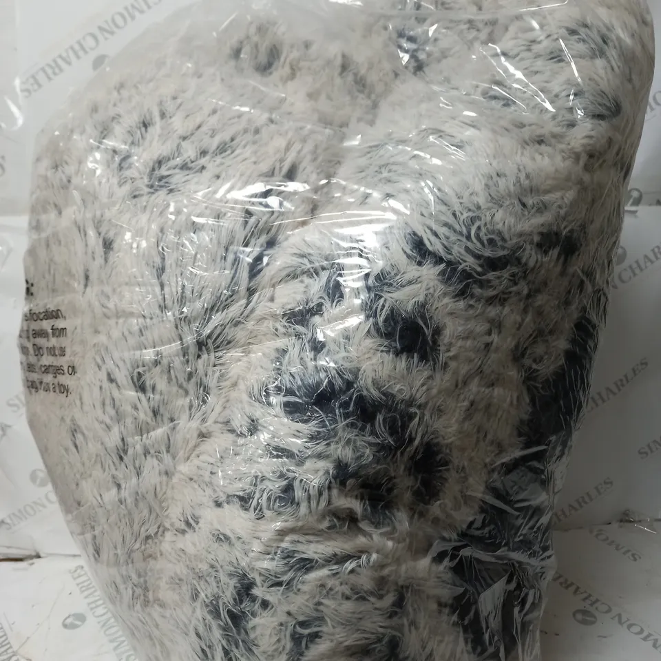 COZEE PAWS ODOUROLOGY FLUFFY ROUND PET BED - MED, TIPPED SILVER