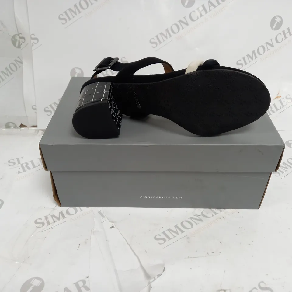 VIONIC PAP PAUL SANDALS SIZE 5