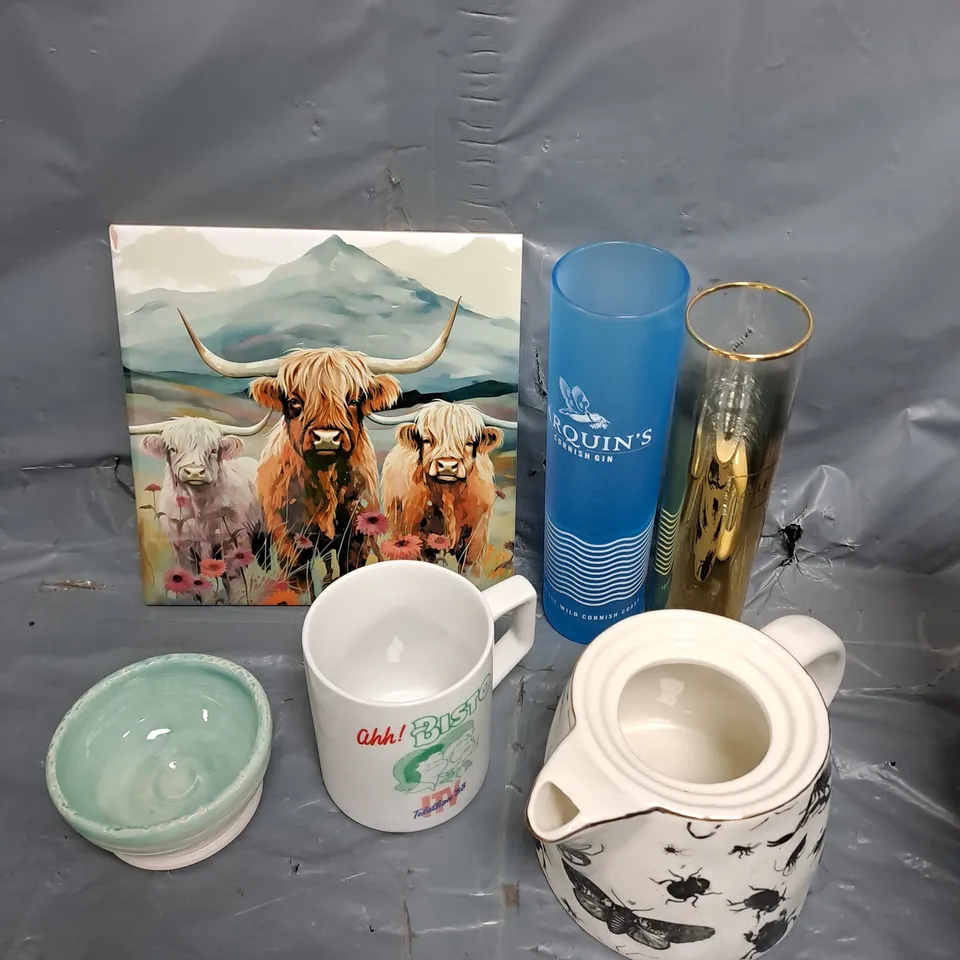 APPROXIMATELY 6 ASSORTED HOUSEHOLD PRODUCTS TO INCLUDE MUGS, TILE, GLASSES ETC 
