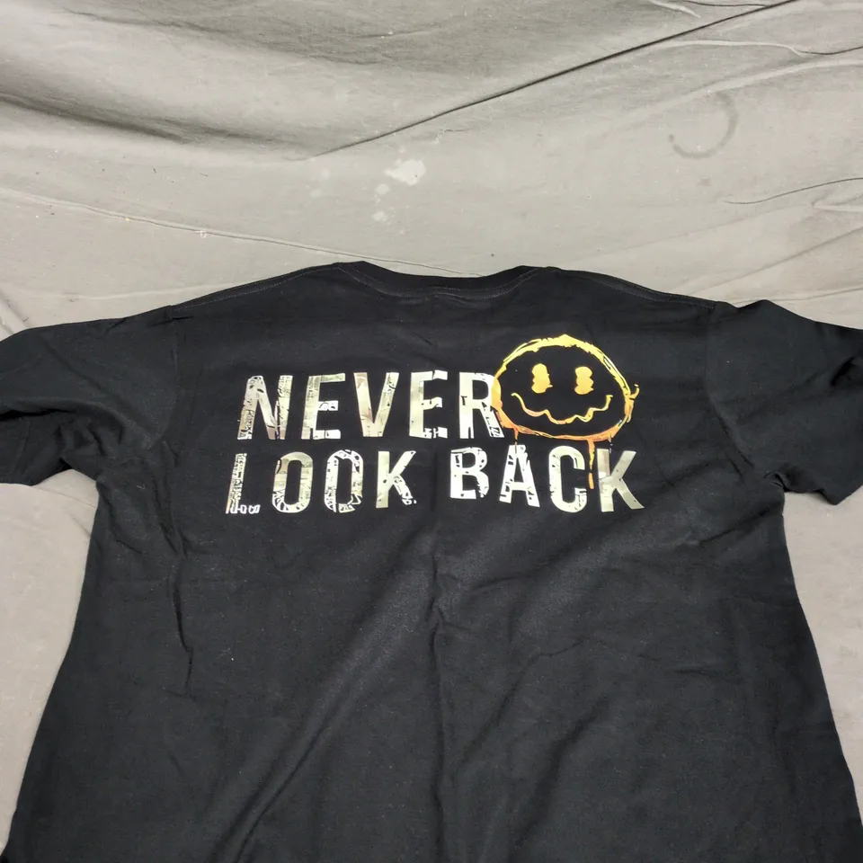 RELENTLESS GEAR BLACK T-SHIRT WITH 'NEVER LOOK BACK' GRAPHIC – UK SMALL (S)