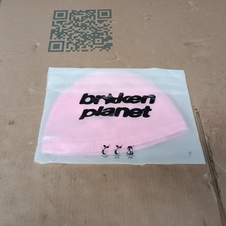 BROKEN PLANET WAFFLE BEANIE – CANDY PINK – ONE SIZE
