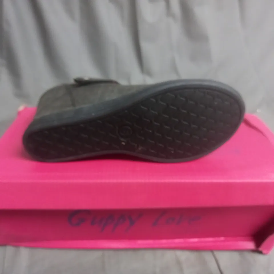 BOX OF APPROXIMATELY 10 BLACK  GUPPY LOVE BY BLOWFISH SHOES IN VARIOUS SIZES 