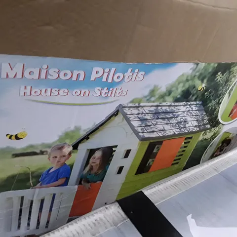BOXED MAISON PILOTIS HOUSE ON STILTS