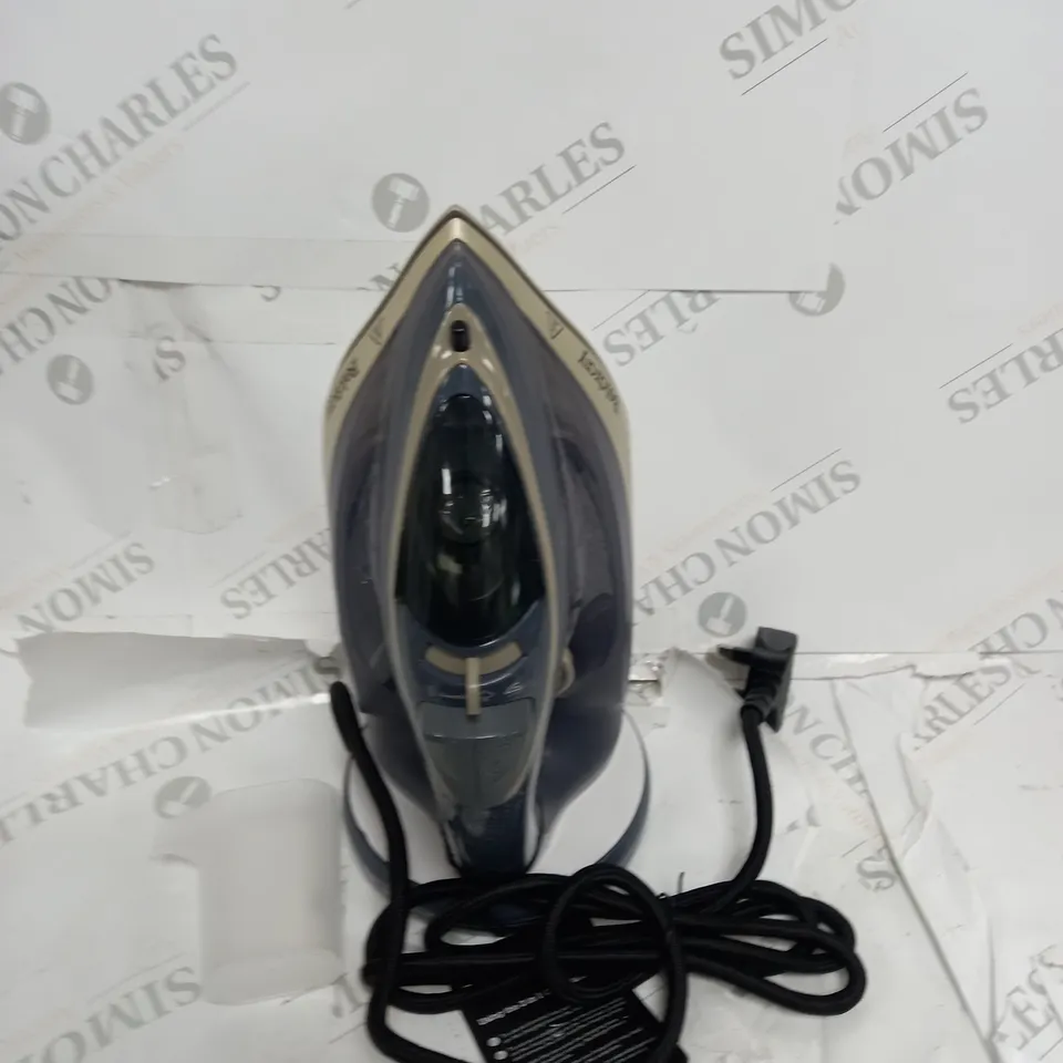 BOXED BELDRAY 2-IN-1 CORDLESS STEAM IRON 