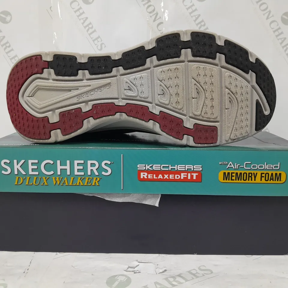 BOXED SKETCHERS D'LUX WALKER TRAINERS IN BLACK SIZE 9