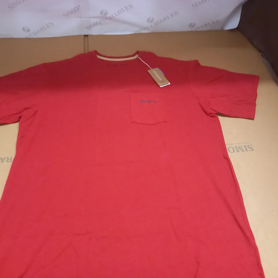 PATAGONIA MENS RIDGE POCKET TEE  IN RED - M