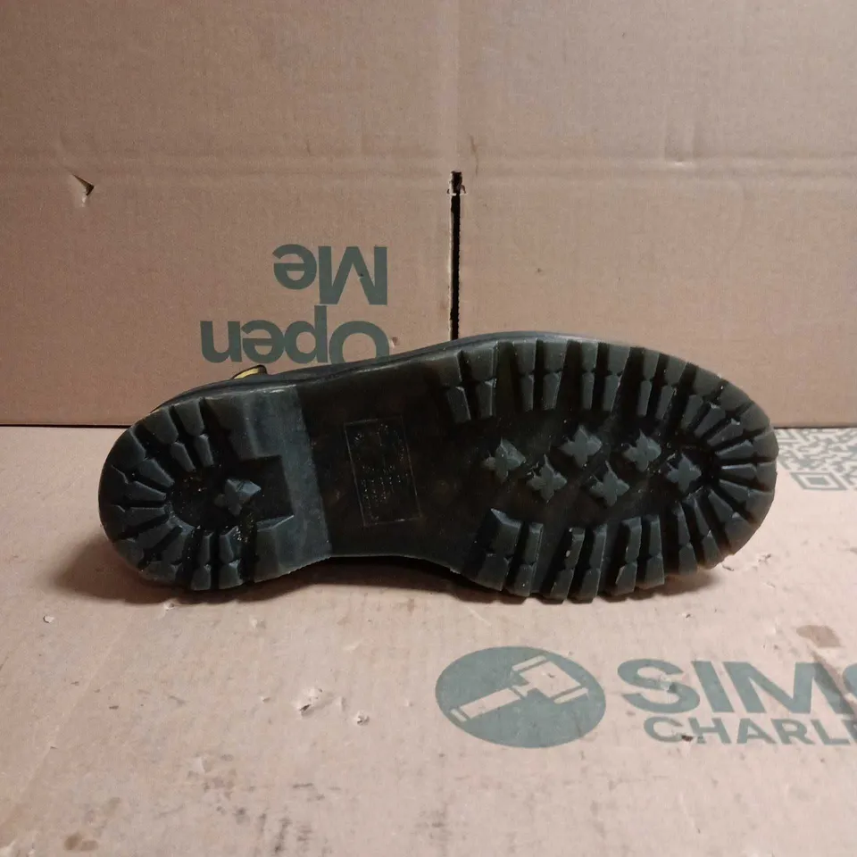 DR MARTENS AIRWAIR ANKLE BOOTS BLACK SIZE 6