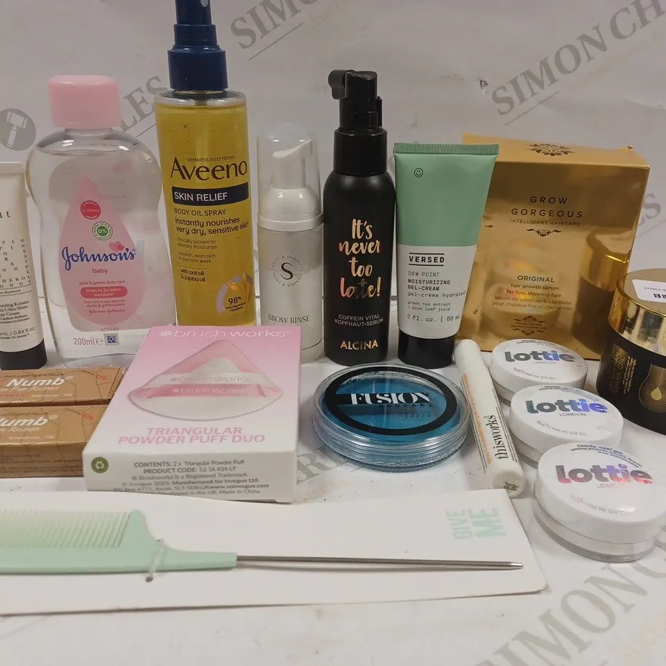BOX OF APPROX 10 ASSORTED BEAUTY PRODUCTS TO INCLUDE AVEENO BODY OIL SPRAY, VERSED MOISTURIZING CREAM, GROW GORGEOUS HAIR GROWTH SERUM, ETC 