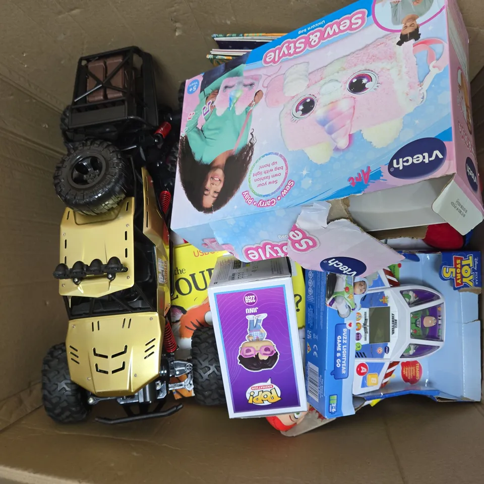 BOX OF APPROXIMATELY 10 ASSORTED CHILDREN'S TOYS INCLUDING KPOP JINU VINYL FIGURE, TOY STORY 5 BUZZ LIGHTYEAR GAME AND GO AND VTECH SEW AND STYLE UNICORN BAG