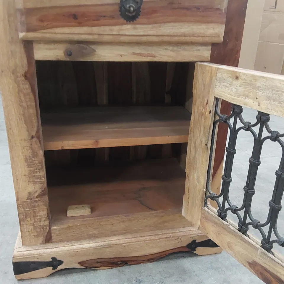 DESIGNER WOODEN 1 DRAWER, 1 DOOR BEDSIDE TABLE
