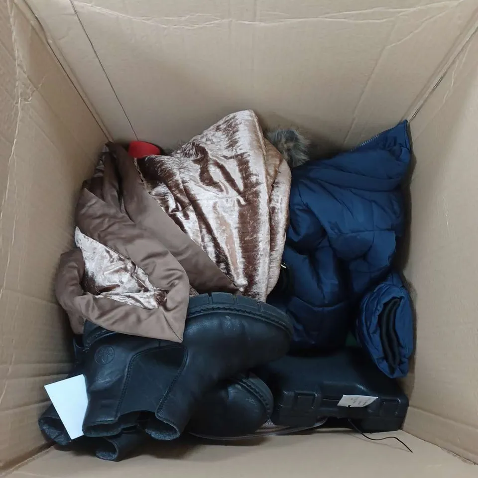 LOT OF APPROXIMATELY 15 CLOTHING, BAGS AND SHOES
