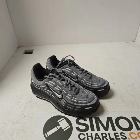 NIKE AIR MAX SNEAKERS – GREY/BLACK – UK 8